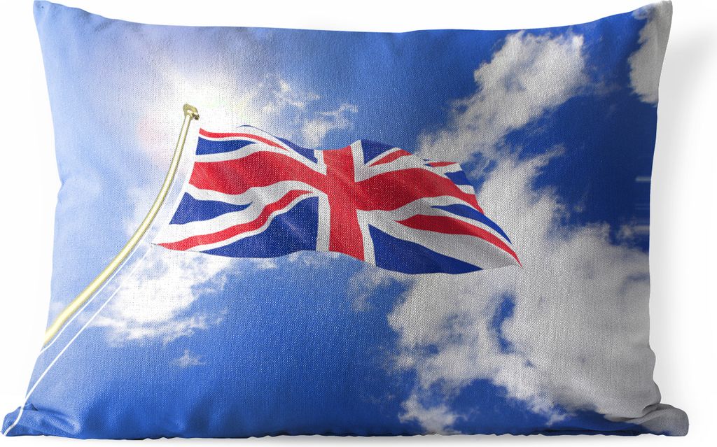 MuchoWow Outdoor Kissen - Die Flagge des Vereinigten Königreichs weht am Himmel - 50x30 cm - Wetterfest - Lounge Kissen - Sofa kissen - Wohnzimm...