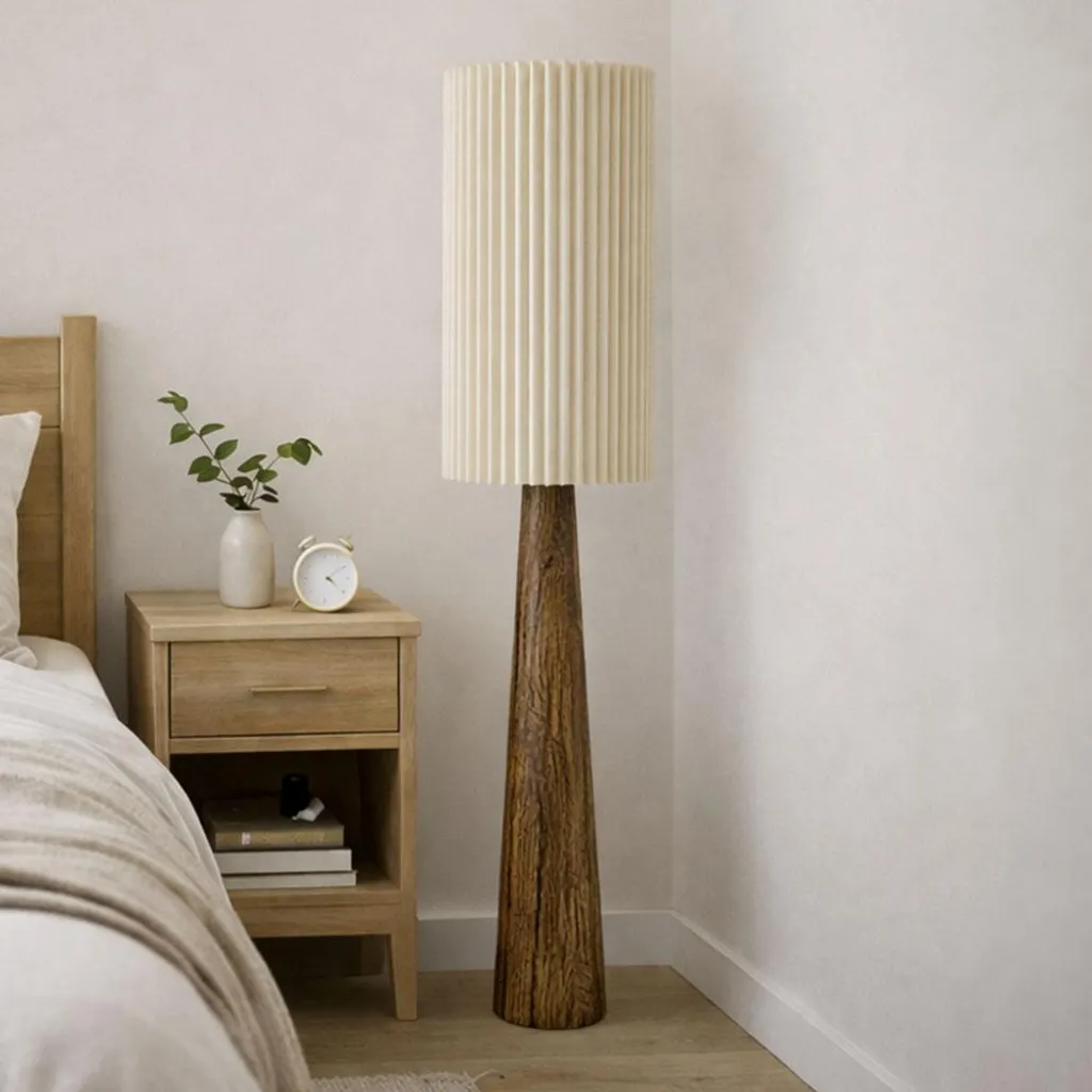 Lampadaire design Lucerne aspect noyer pour réchauffer votre décoration