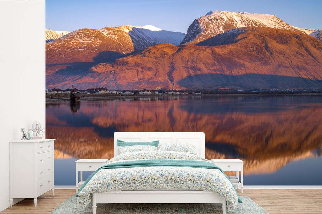 MuchoWow Fototapete für Wohnzimmer oder Schlafzimmer Wandtapete Vinyl Motivtapete Spiegelung des Ben Nevis im Wasser - 450x300 cm - Gemusterte