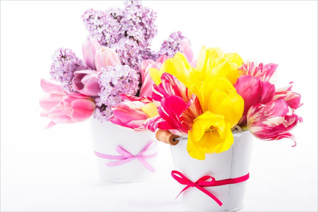 Wallario selbstklebendes Poster - Zwei Blumen-Bouquets aus gelben und roten Tulpen und Flieder, Größe: 61 x 91,50 cm