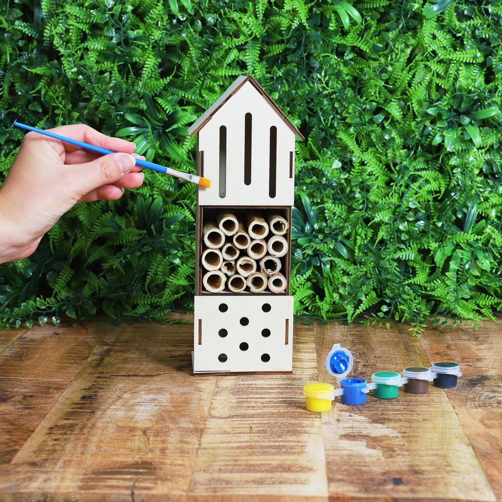Selbstgebautes Insektenhaus, Höhe 23,5 cm