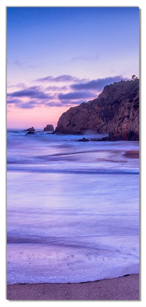 Wallario selbstklebende Türtapete 93 x 205 cm - Kalifornischer Strand am Abend mit Felsenküste - Abwischbar, rückstandsfrei zu entfernen