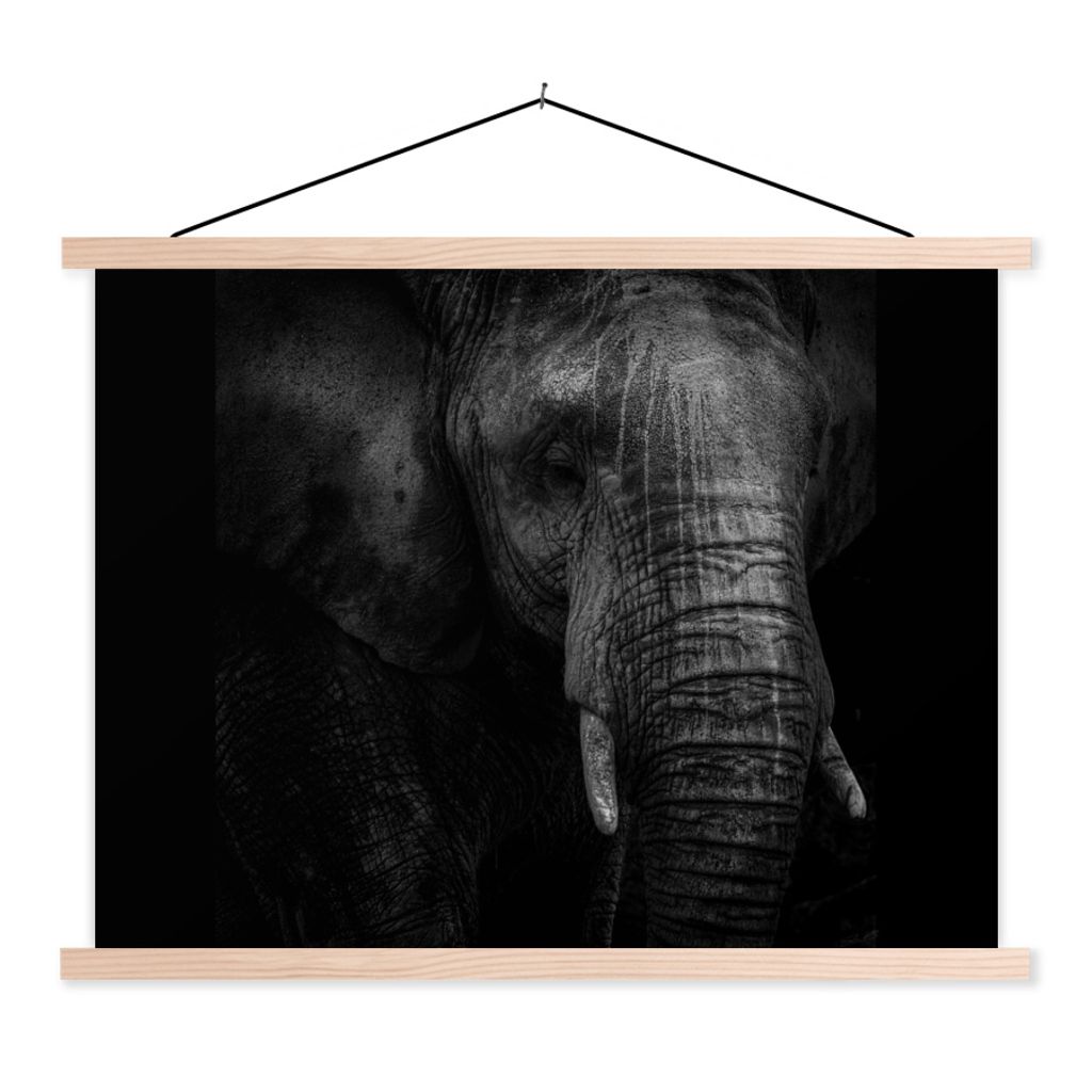 MuchoWow Textilposter Elefant auf schwarzem Hintergrund in schwarz und weiß 40x30 cm mit holzfarbenen Rahmen - Bilder