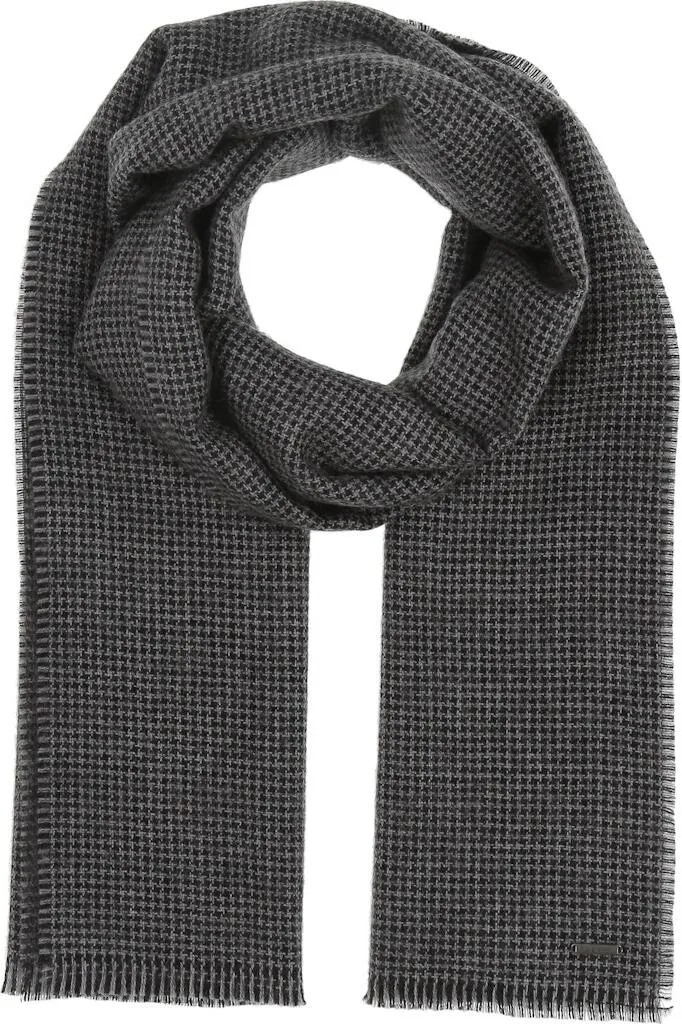 Écharpe Bugatti à carreaux fins pour rester au chaud avec élégance