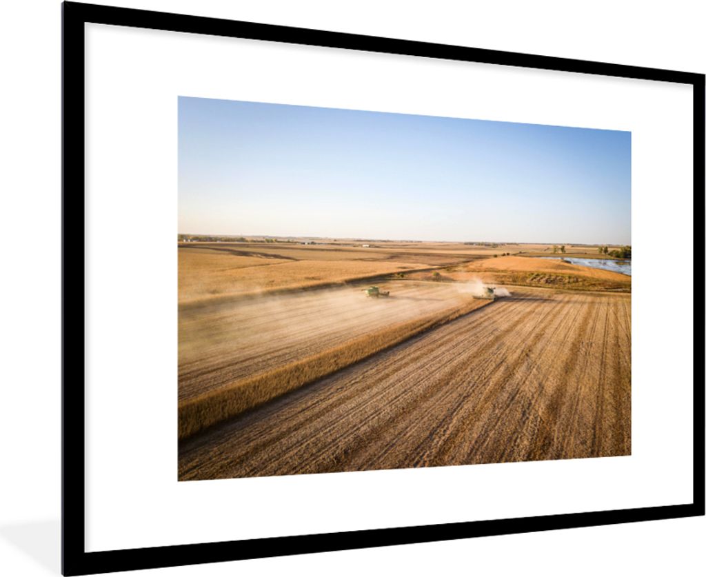 MuchoWow Gerahmtes Poster Feld - Bauernhof - Traktor - Landwirt - Landleben 90x60 cm - Poster mit Schwarzem Bilderrahmen Wandposter Rahmen Foto B...