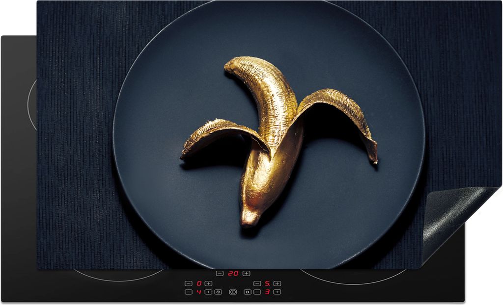 KitchenYeah Herdabdeckplatte Goldene Banane auf dunklem Hintergrund , 91x52cm, Küche Deko, Glaskeramikfeld Herdabdeckung, Abdeckplatte fùr Koch...