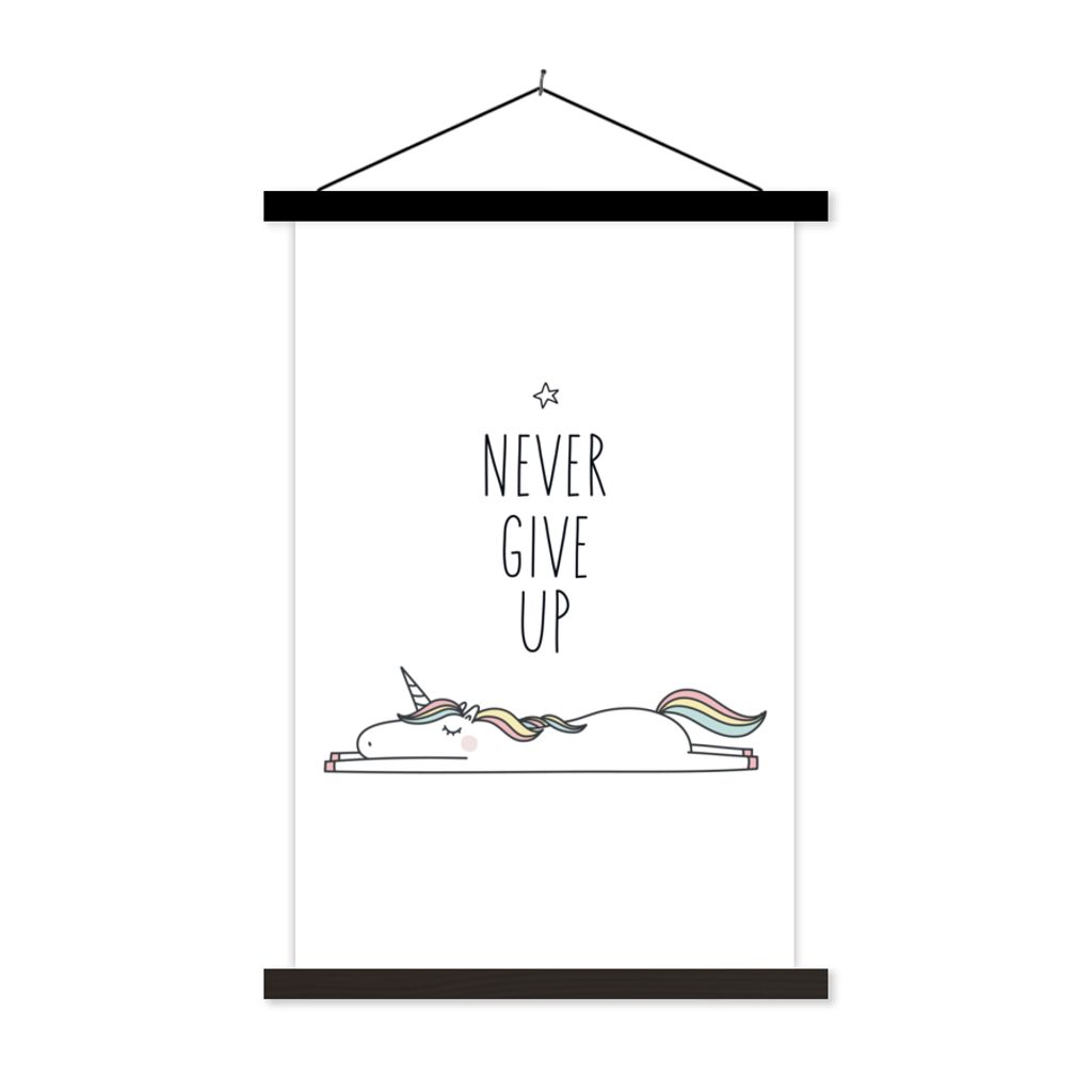 MuchoWow Textilposter Einhorn - Kinder - Zitate - Niemals aufgeben - Mädchen 60x90 cm mit schwarzem Rahmen - Poster Wohnzimmer