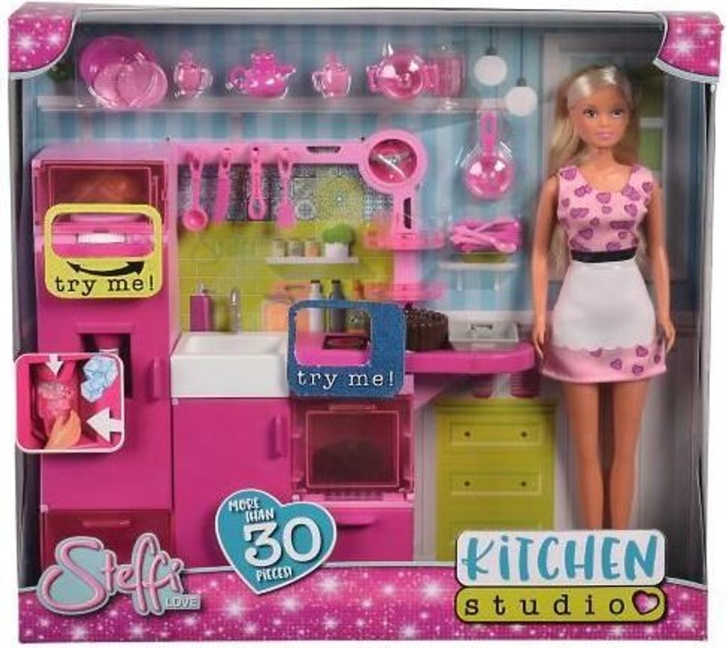 Steffi-Puppe in der Küche Simba Produktbild 