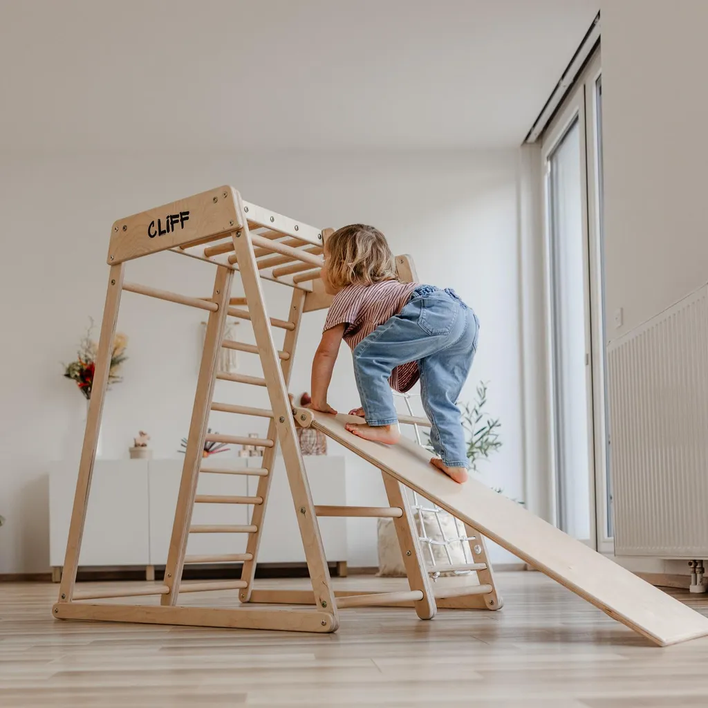 Structure escalade bois CLIF : la solution jeux compacte pour intérieur - 8