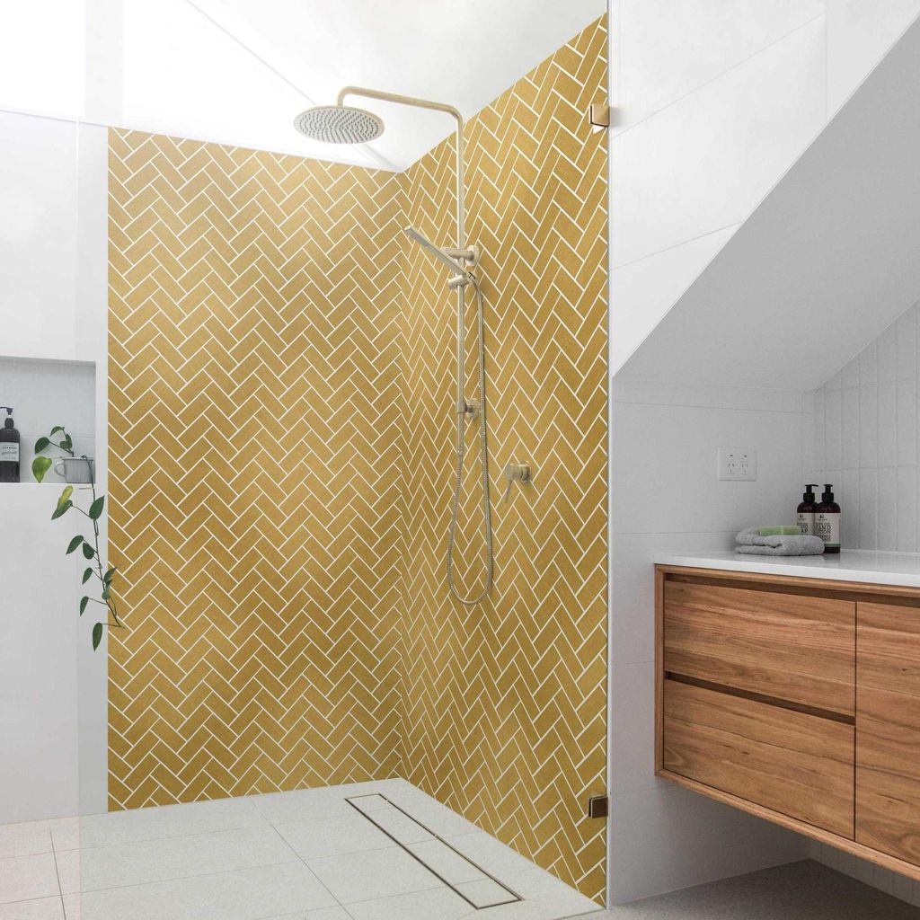 Duschrückwand mit Motiv selbstklebend - 0.35 mm Wandpaneel wasserfest Design gold Fliesenoptik Badrückwand fugenlos Smart matt 100x190 cm