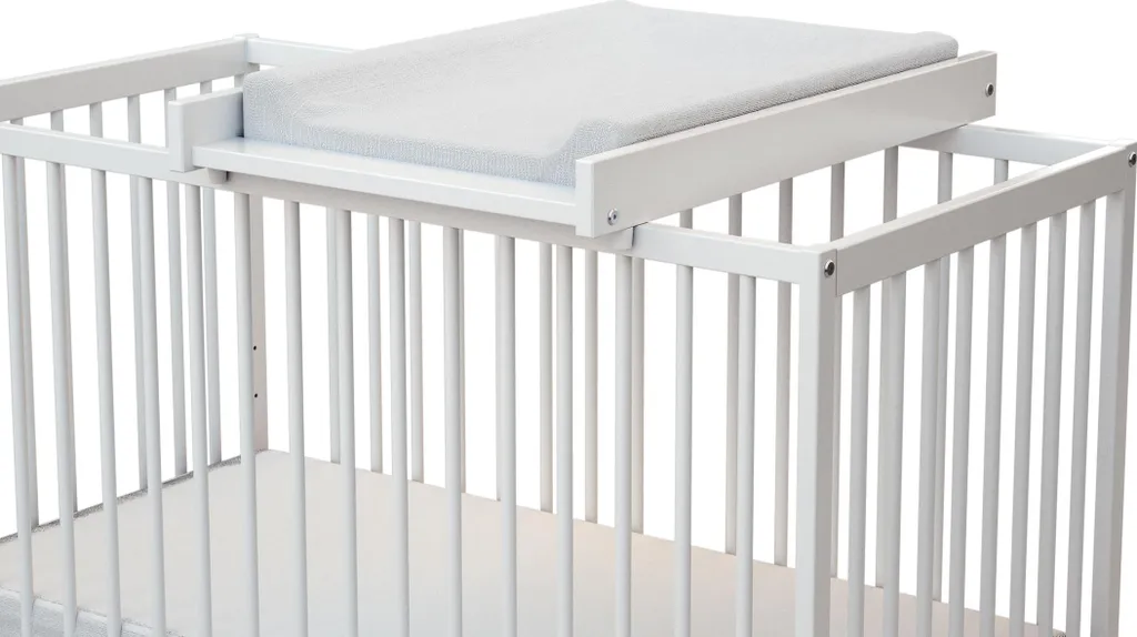 Optimisez l'espace : Plan à langer WEBABY MONA pour petit lit de bébé