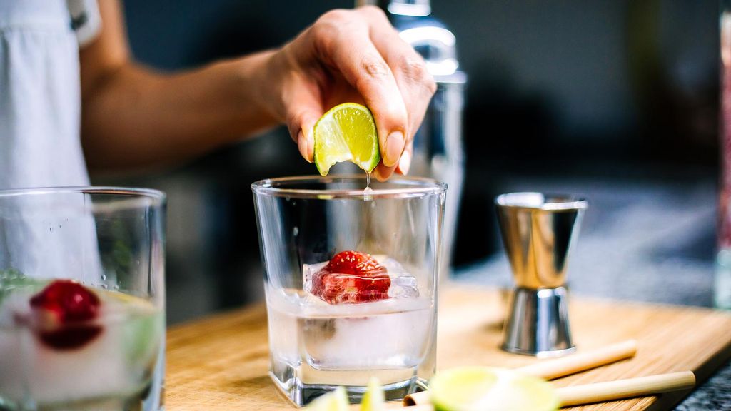 Jochen Schweizer Gin Degustation Zürich; Erlebnis verschenken oder selbst erleben; Gutschein gültig für 1 Person