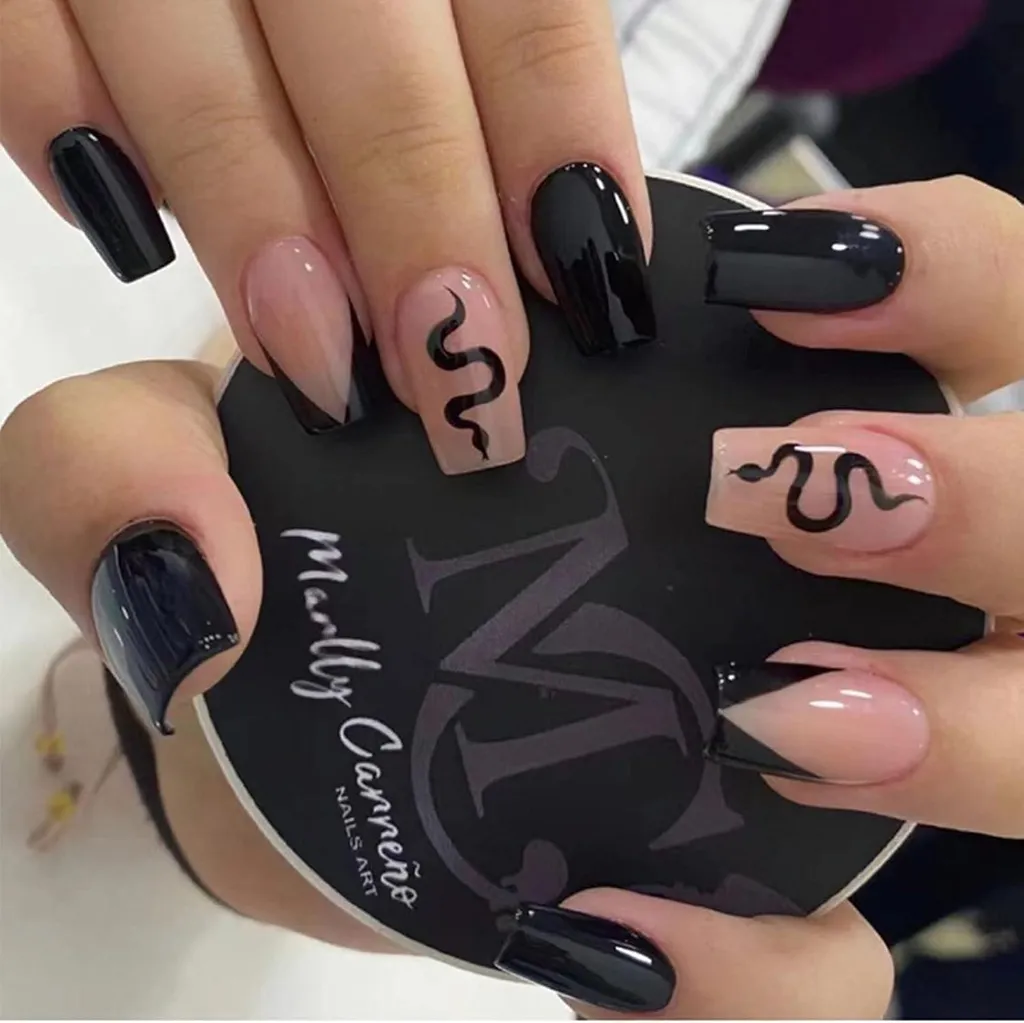 Kit Press on Nails Noir Motif Serpent - Faux Ongles Courts et Carrés