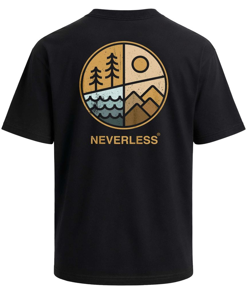 Herren T-Shirt - Outdoor Badge - Printshirt Oversized Relaxed Fit Grafik Sommer Fashion Streetstyle Neverless