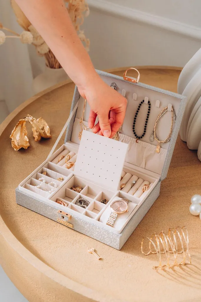 Rangement bijoux Peterson Asoof gris chiné idéal pour votre coiffeuse