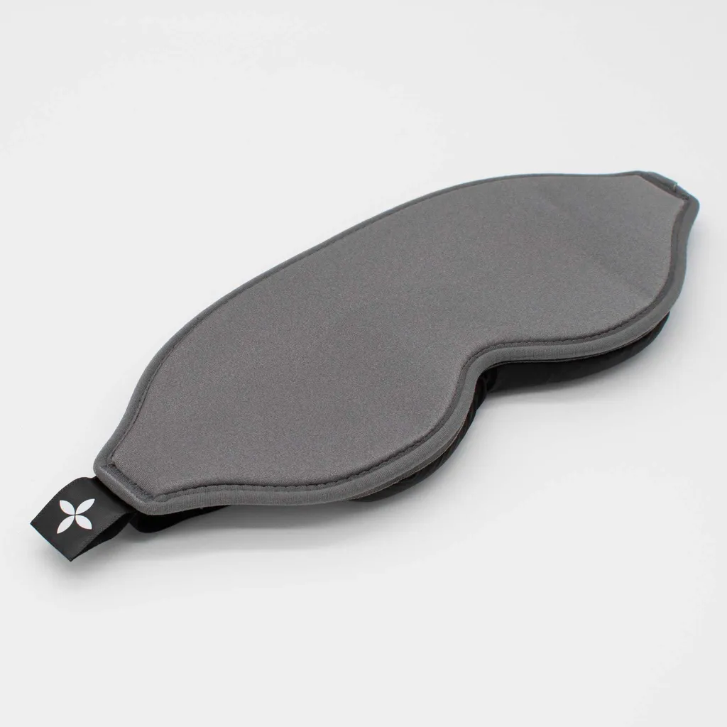Dormez enfin dans le noir complet avec ce masque de nuit anti-pression