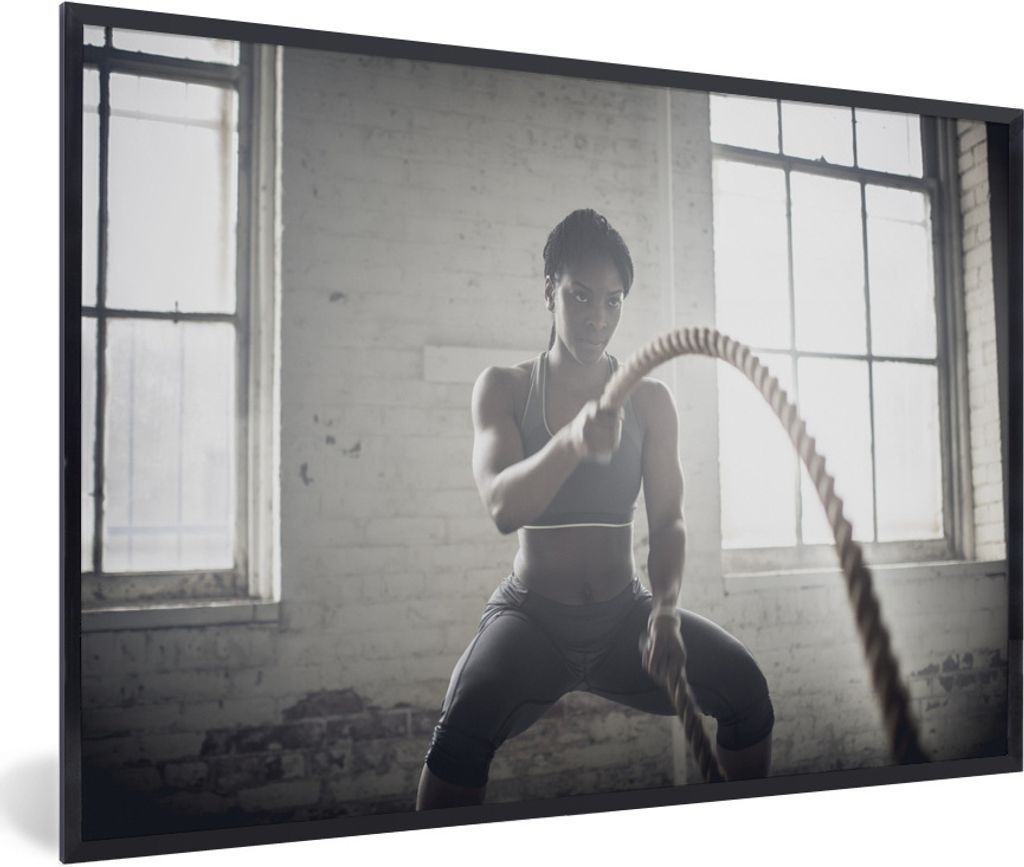 MuchoWow Gerahmtes Poster Eine Frau trainiert mit zwei Seilen 90x60 cm - Poster mit Schwarzem Bilderrahmen Wandposter Rahmen Foto Bilder - Fotora...