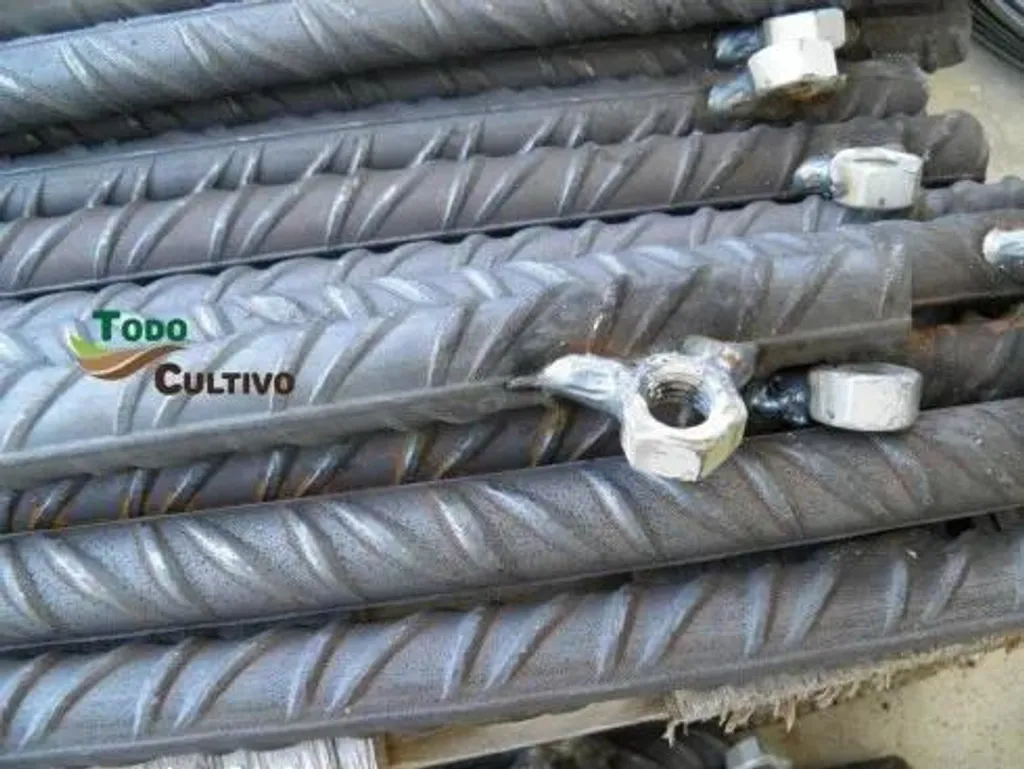 Piquet en acier traité anticorrosion 750mm - Durable et ultra robuste
