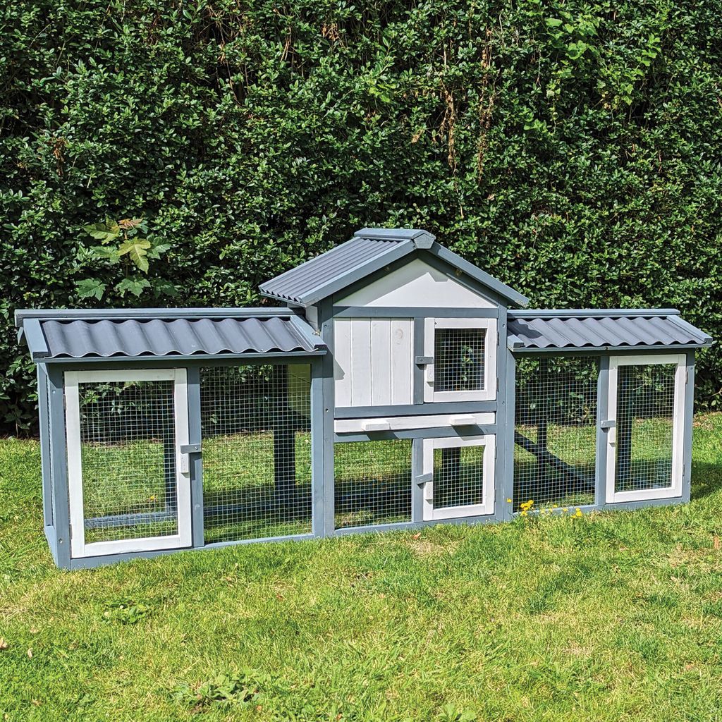 Kaninchenstall Picasso grau_weiss mit PVC Welldach Produktbild 