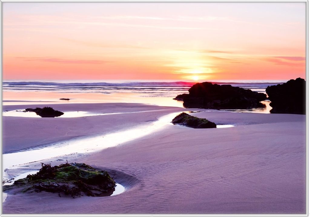 Wallario Wandbild Sonnenuntergang am einsamen Strand, Größe: 70,30 x 100,30 cm, Poster mit weißem Kunststoffrahmen