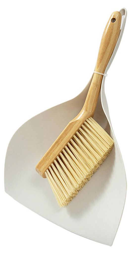 Kleines Besen- und Kehrschaufel-Set mit ergonomischem Griff aus natürlichem Bambus und weichen Borsten – tragbar und dekorativ.