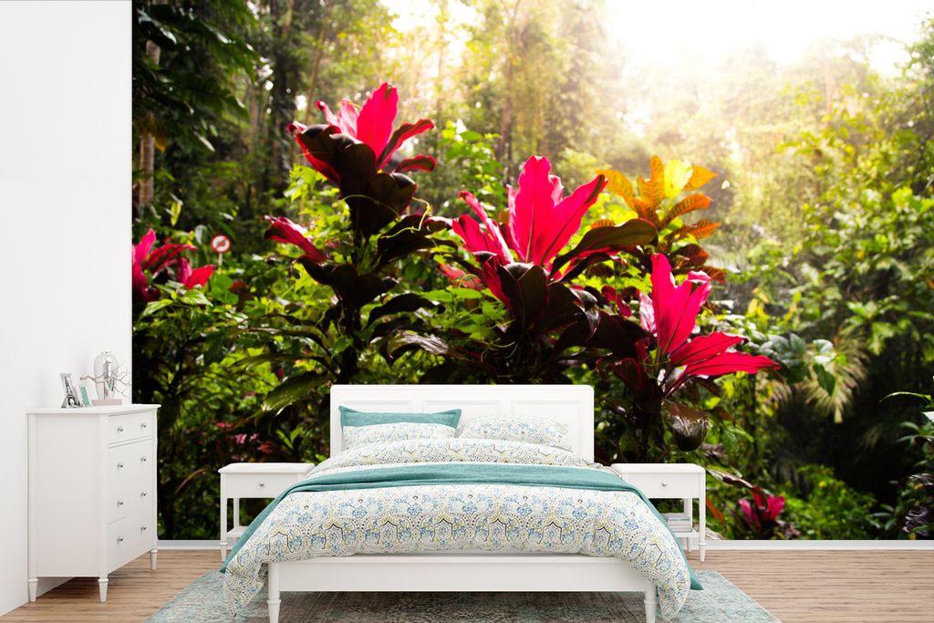 MuchoWow Fototapete für Wohnzimmer oder Schlafzimmer Wandtapete Vinyl Motivtapete Schöne Blumen inmitten des Dschungels - 360x240 cm - Vinyl-Ta...