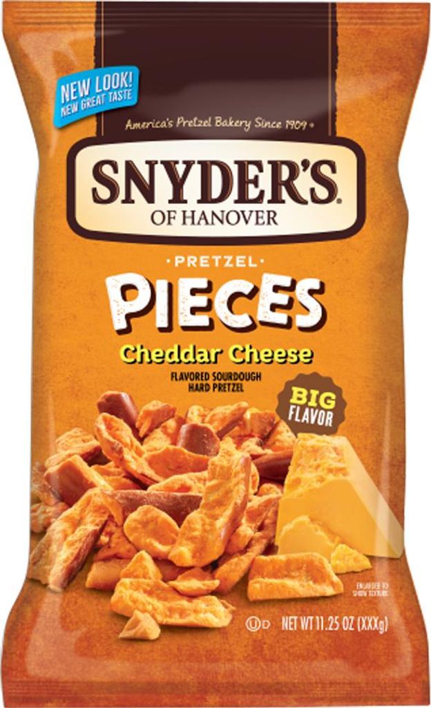Snyders Pezzi di Pretzel al formaggio Cheddar 110g Immagine del prodotto 