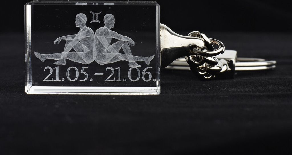 Glasschlüsselanhänger Sternzeichen Zwilling 3x2cm
