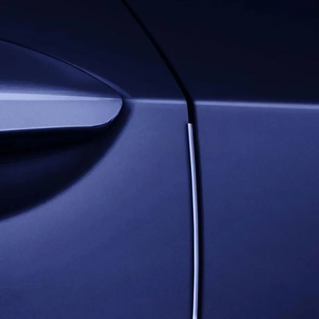 Protection de portière Toyota Rav4 pour stationnement urbain bleu métallique
