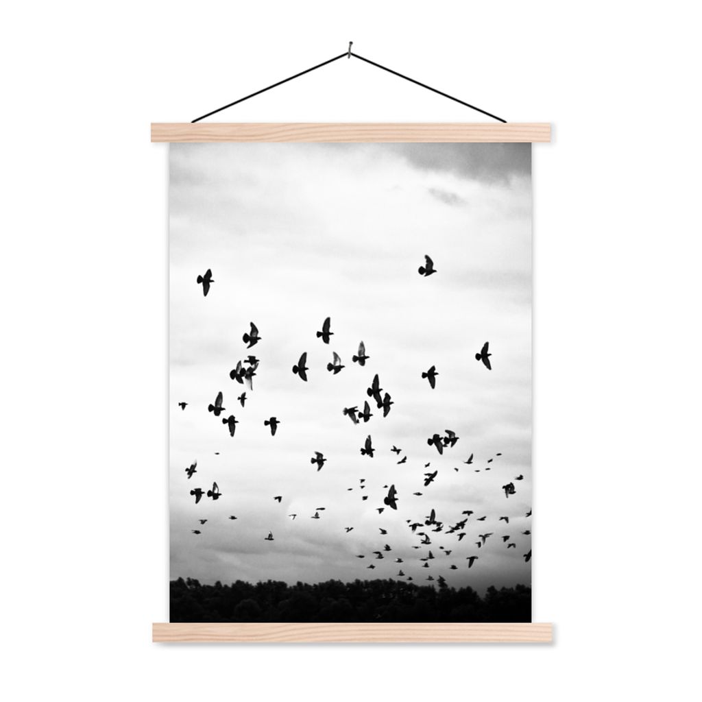 MuchoWow Textilposter Tiere - Vögel - Wolken - Schwarz - Weiß 120x160 cm mit holzfarbenen Rahmen - Plakatkarton