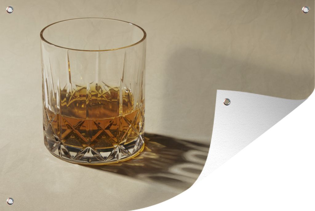 MuchoWow 60x40 cm Outdoor-Poster Gartendeko Sichtschutz Garten Poster für den Garten Studioaufnahme eines Glases mit Whisky