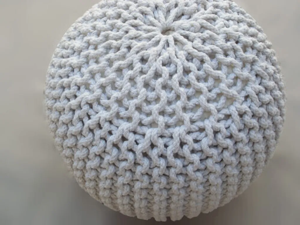 Pouf blanc froid 50x50 cm - Siège d'appoint carré au design épuré