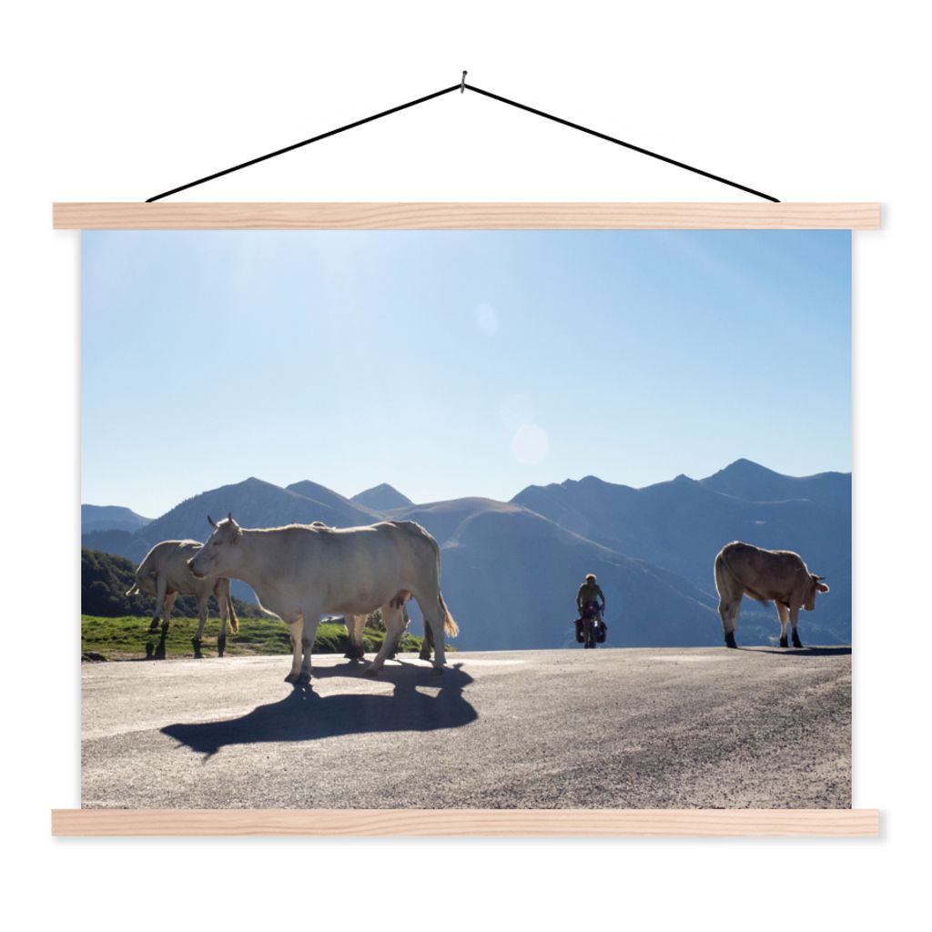 MuchoWow Textilposter Schottische Highlander - Licht - Berge - Natur 60x45 cm mit holzfarbenen Rahmen - Bild