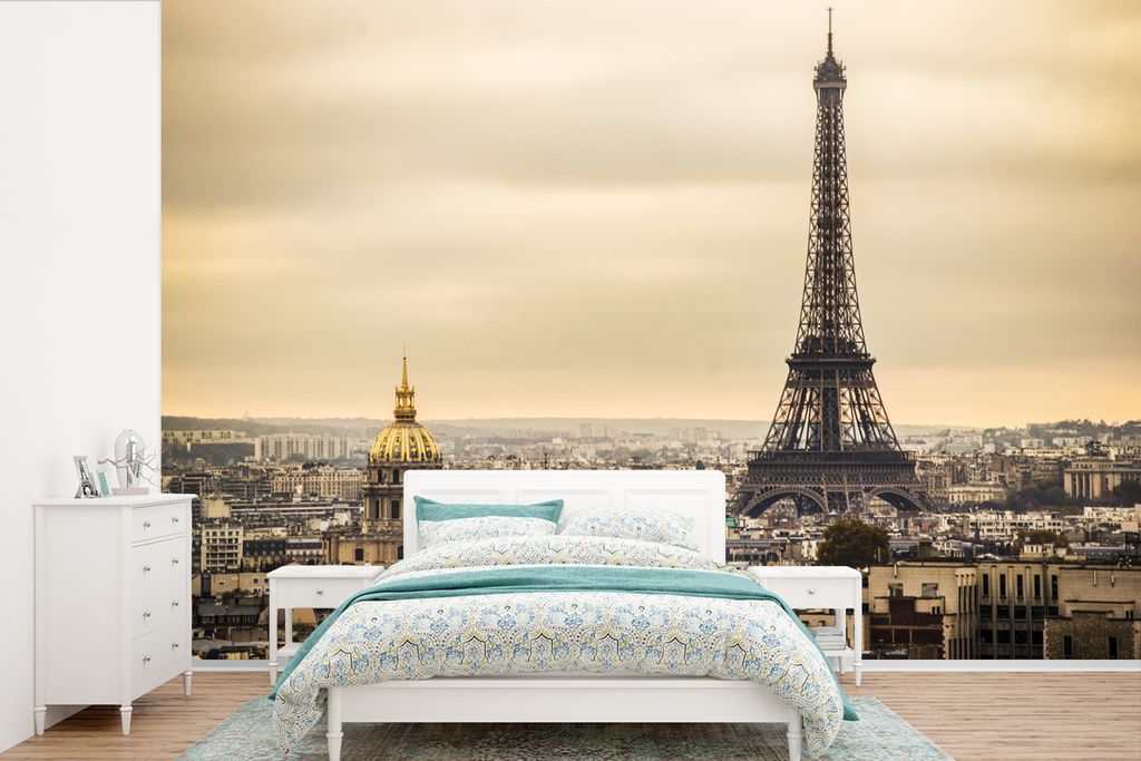 MuchoWow Fototapete für Wohnzimmer oder Schlafzimmer Wandtapete Vinyl Motivtapete Dichte Wolken über Paris und dem Eiffelturm - 600x400 cm - Vi...