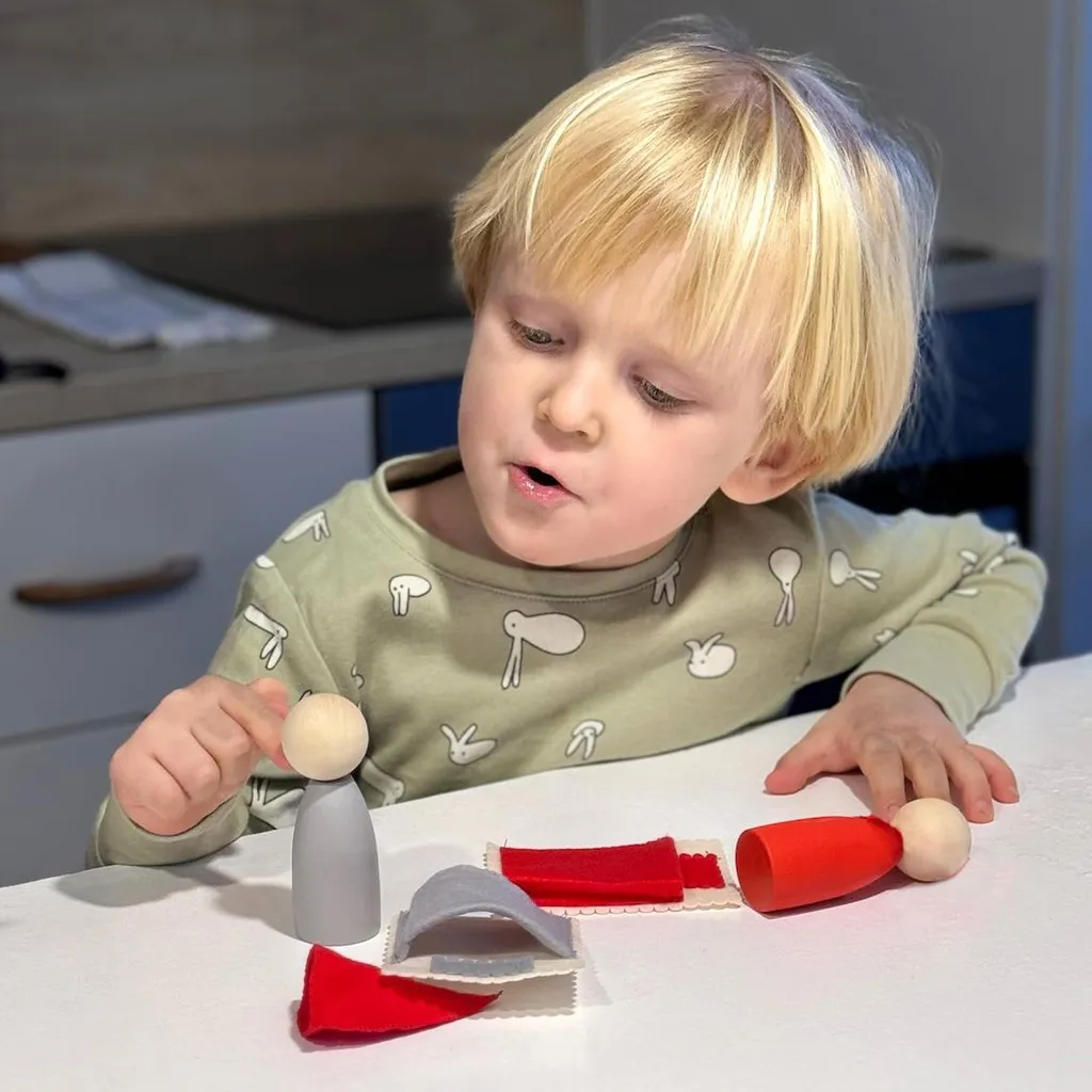 Jeu de tri Montessori en bois : Figurines à emboîter avec accessoires