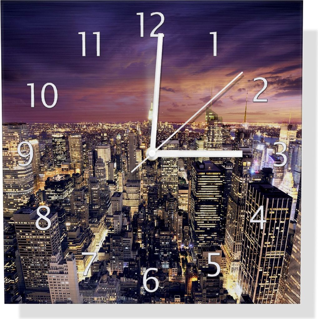 Wallario Design Wanduhr New York bei Nacht - Panoramablick über die Stadt aus Aluverbund, Größe 30 x 30 cm