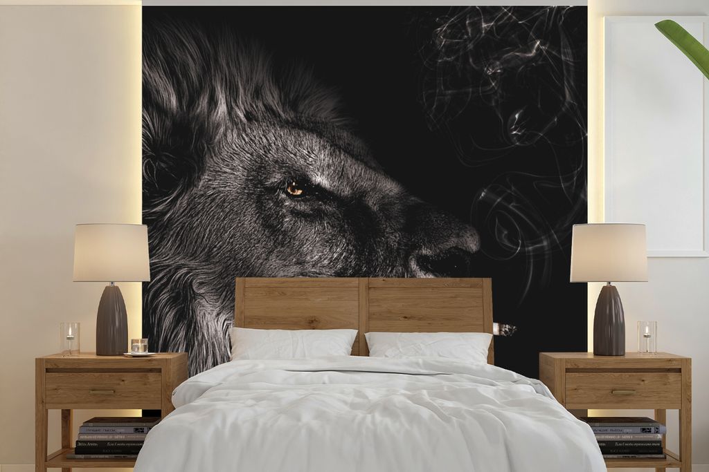 MuchoWow Fototapete für Wohnzimmer oder Schlafzimmer Wandtapete Vinyl Motivtapete Löwe - Rauchen - Schwarz - Weiß - 220x220 cm - Tapeten