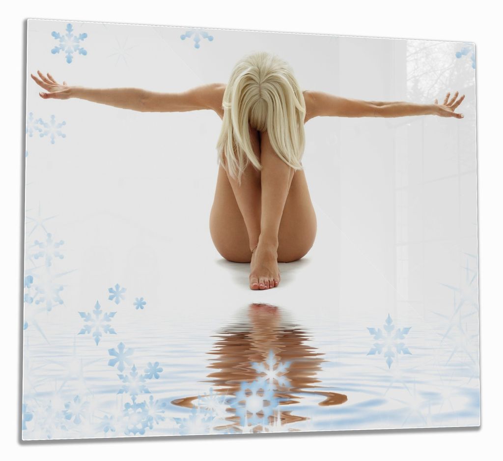 Wallario Herdabdeckplatte aus Glas, Größe 60 x 52 cm 1-teilig, Motiv Akt-Erotik im Winter - Nackte Frau mit Schneeflocken