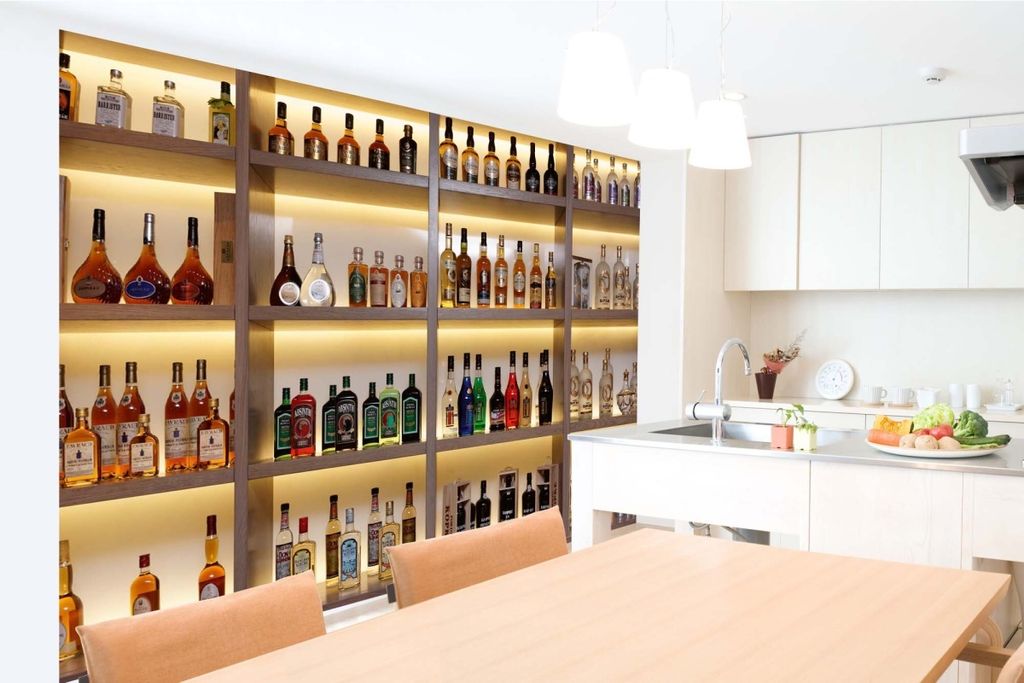 Vlies Fototapete VERSCHIEDENE ALKOHOLFLASCHEN 375 x 250 cm (inkl. Kleister) - Vlies Tapete, Wandtapete, Wandbilder - Tapete für Wohnzimmer Schlafz...