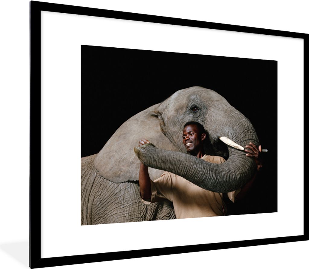 MuchoWow MuchoWow Gerahmtes Poster Elefant - Männlich - Tiere - Schwarz 80x60 cm - Poster mit zchwarzem Bilderrahmen - Schlafzimmer-Dekoration...