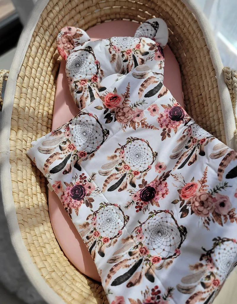 Couverture rembourrée Nalle et son coussin à mémoire de forme pour bébé