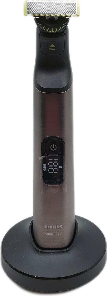 Philips OneBlade Pro 360 QP6652/35 Face + Body, Eingebautes Produktbild 