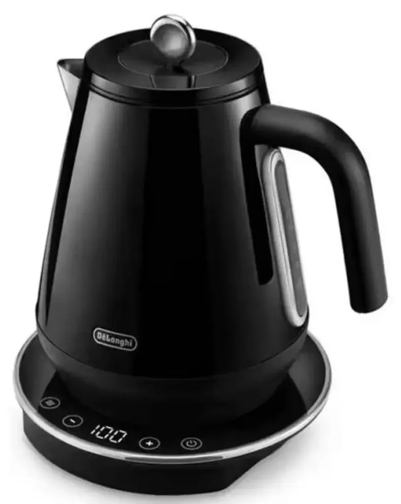 Préparer le Thé Facilement avec la Bouilloire De'Longhi KBY2011.BK Noire