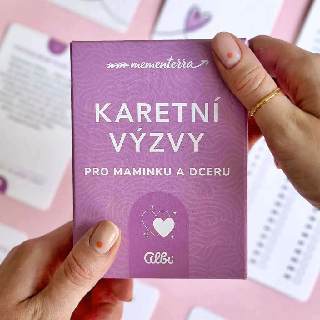 Jeu de cartes relationnel mère-fille : Activités et défis ludiques