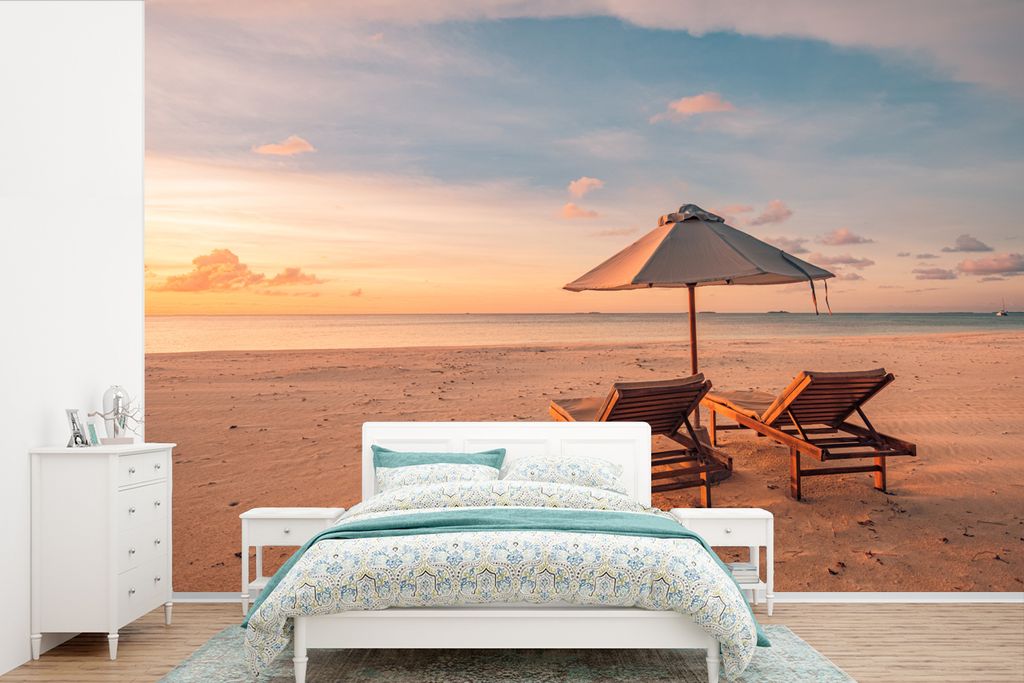 MuchoWow Fototapete für Wohnzimmer oder Schlafzimmer Wandtapete Vinyl Motivtapete Strand - Sonnenliege - Sonnenschirm - 450x300 cm - Gemusterte