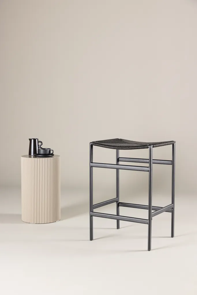 Tabouret Polly Noir - Solution d'assise stable et robuste pour bar haut - 8