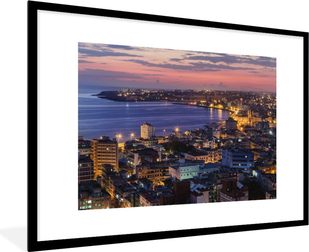 MuchoWow Gerahmtes Poster Beleuchtetes Stadtbild bei Sonnenaufgang im kubanischen Havanna 90x60 cm - Poster mit Schwarzem Bilderrahmen Wandposter...