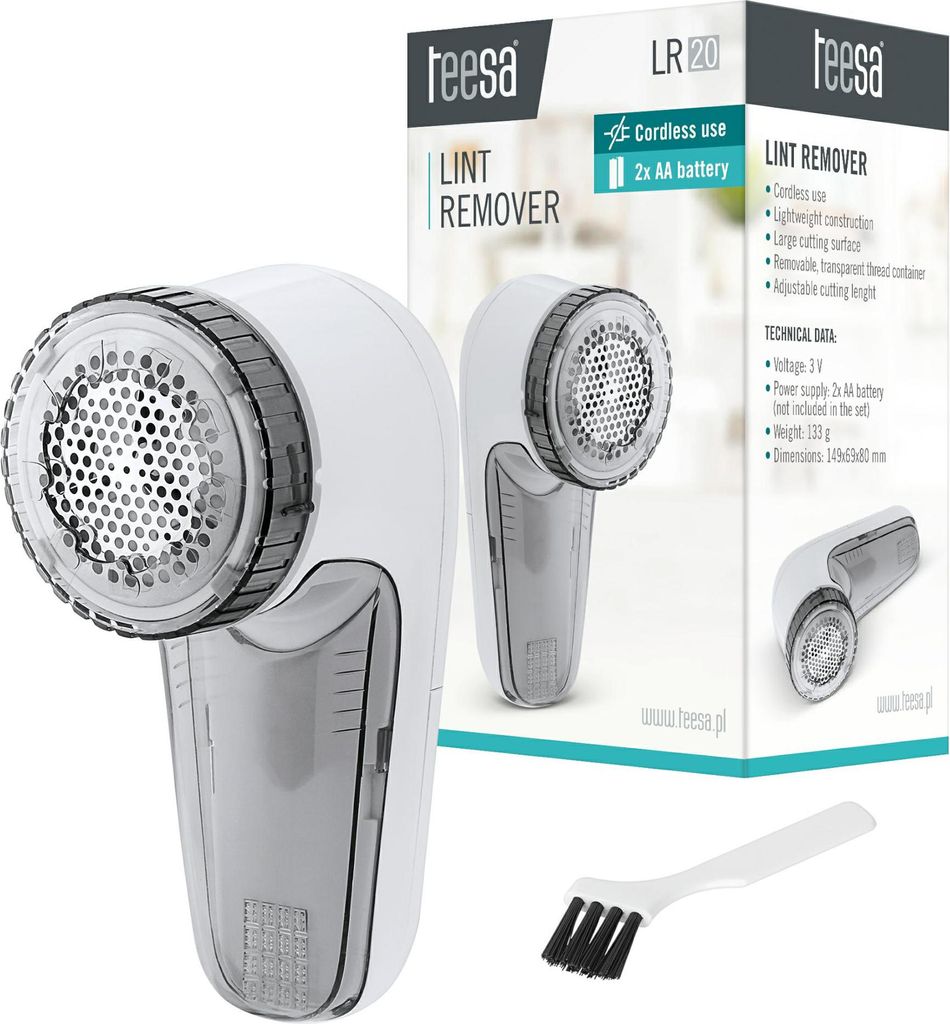 Product packaging with a lint remover and a cleaning brush shown.
