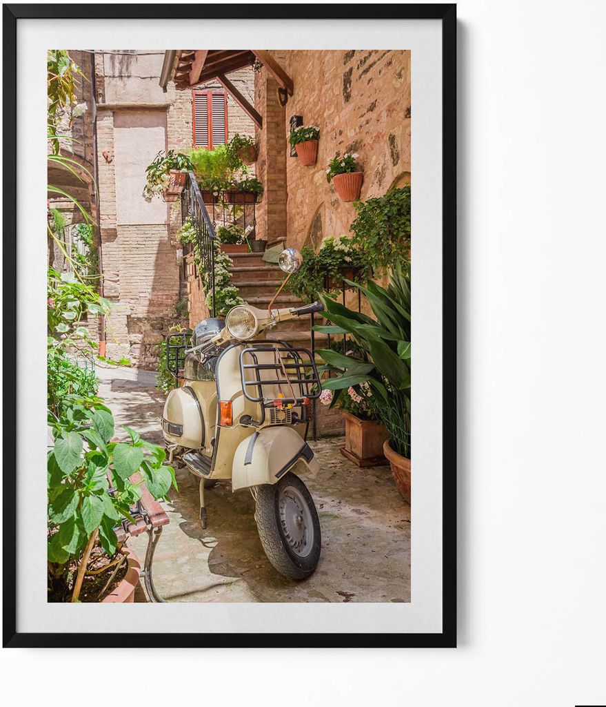 Motorrad auf einer italienischen Straße– Wandbild mit Produktbild 