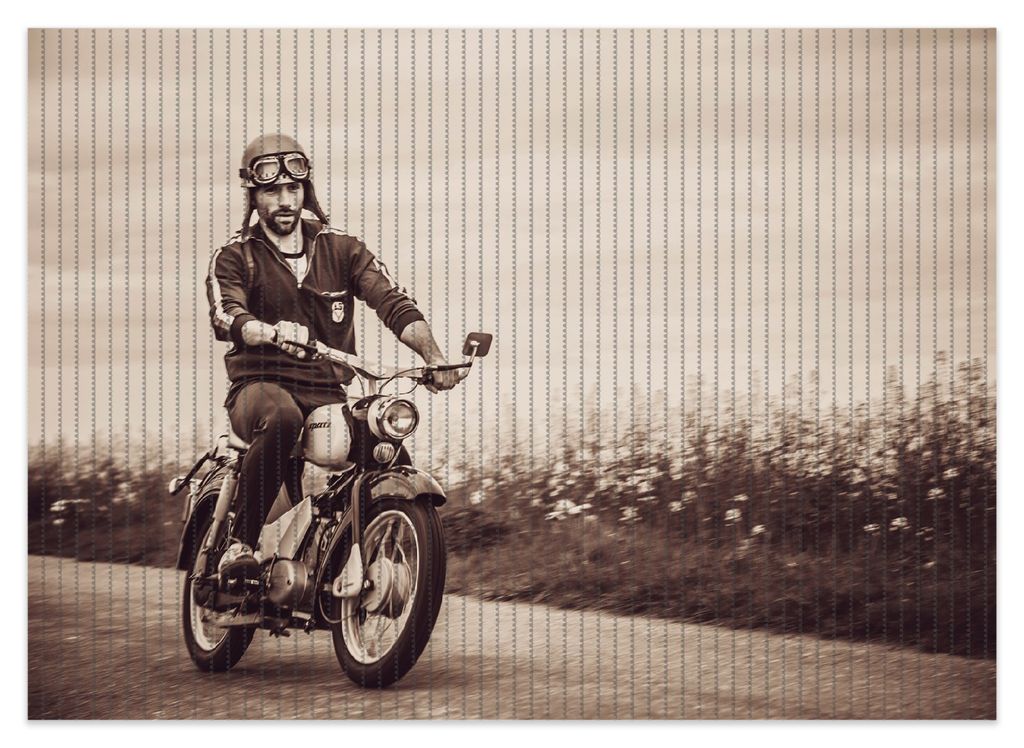 Wallario Duschmatte Antirutschmatte Badmatte Fußmatte Simson Fahrer in der DDR in Sepiafarben, Größe ca. 70 x 50 cm